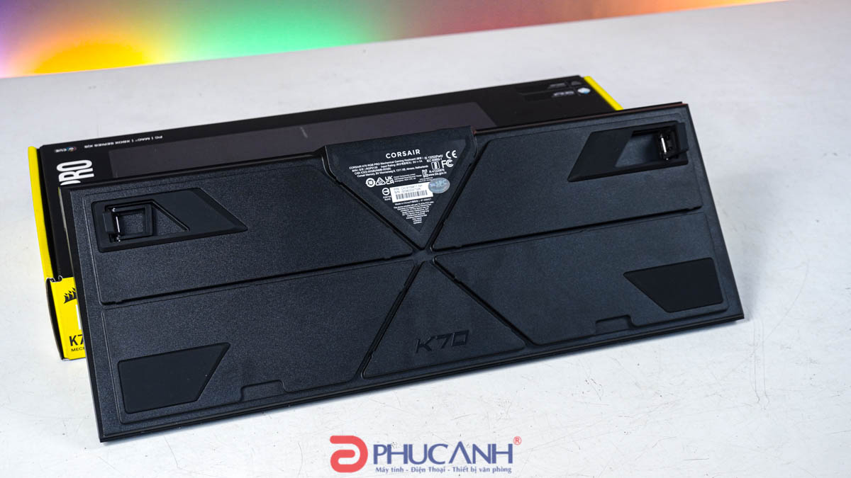 Bàn phím gaming cơ học CORSAIR K70 RGB PRO