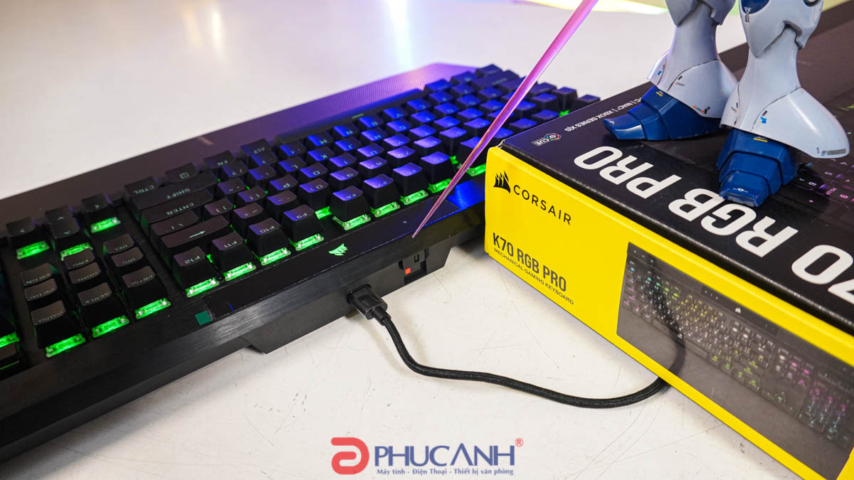 Bàn phím gaming cơ học CORSAIR K70 RGB PRO