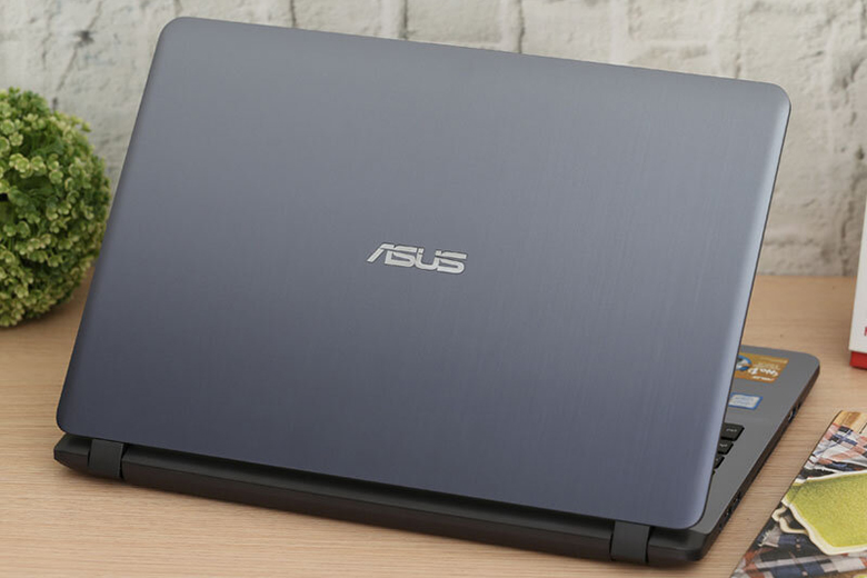Laptop Asus dòng nào tốt: ưu điểm trong pin