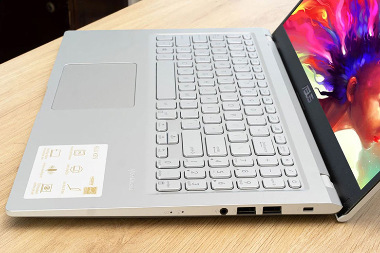 kết nối đa dạng của Asus VivoBook i7