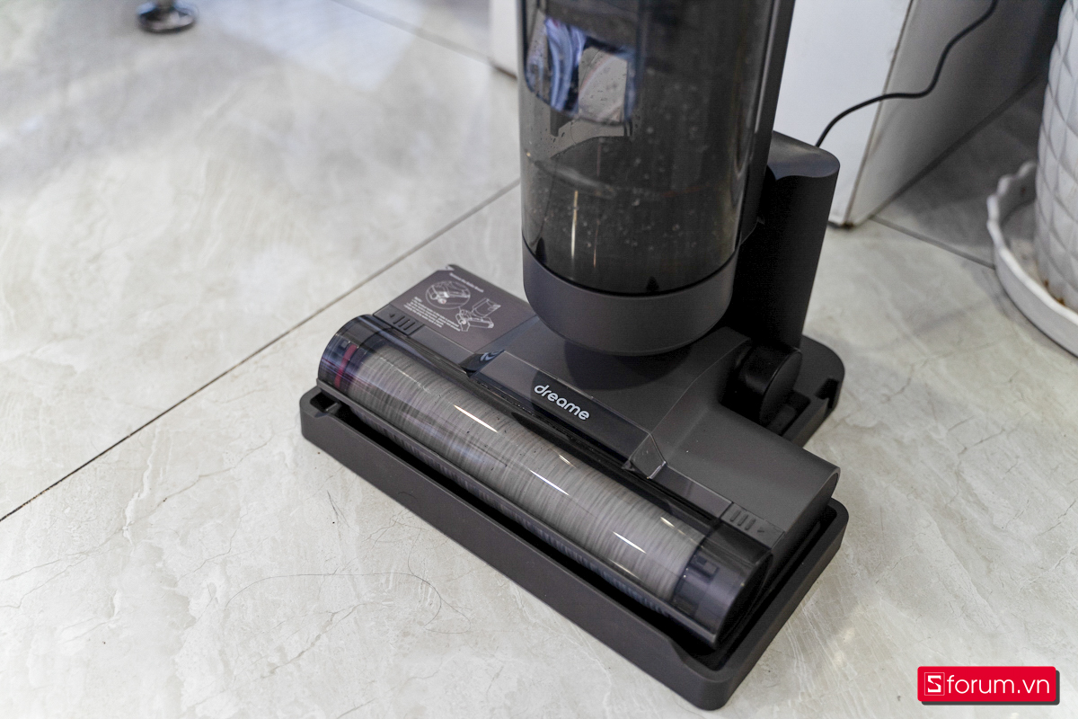 Khi lựa chọn máy hút bụi lau sàn thì bạn cần lưu ý chọn máy có công suất thấp nhất là 200W, lực hút tối thiểu 10.000Pa.