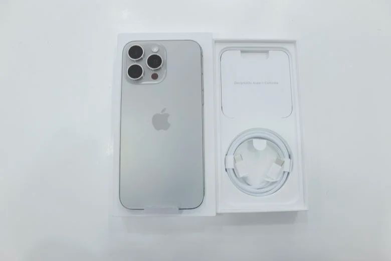 Cách sạc pin iPhone 15