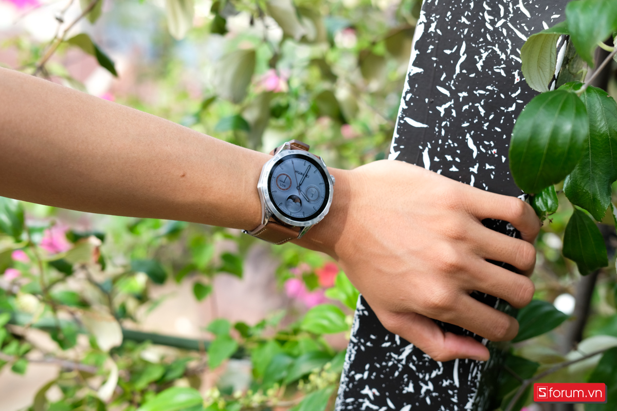 Huawei GT Watch4 46 có thiết kế sang, nhiều tính năng theo dõi sức khỏe hấp dẫn