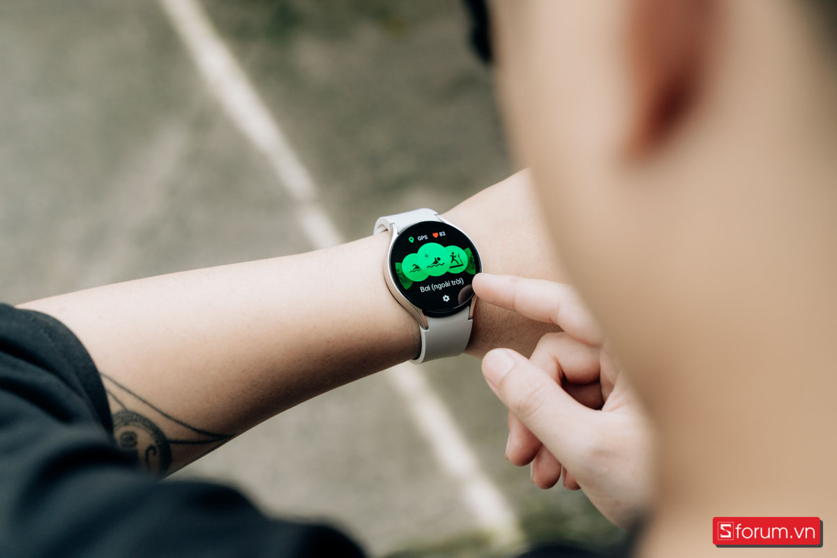Một trong những điểm nổi bật của Samsung Galaxy Watch6 là khả năng tích hợp nhiều tính năng tập luyện thông minh